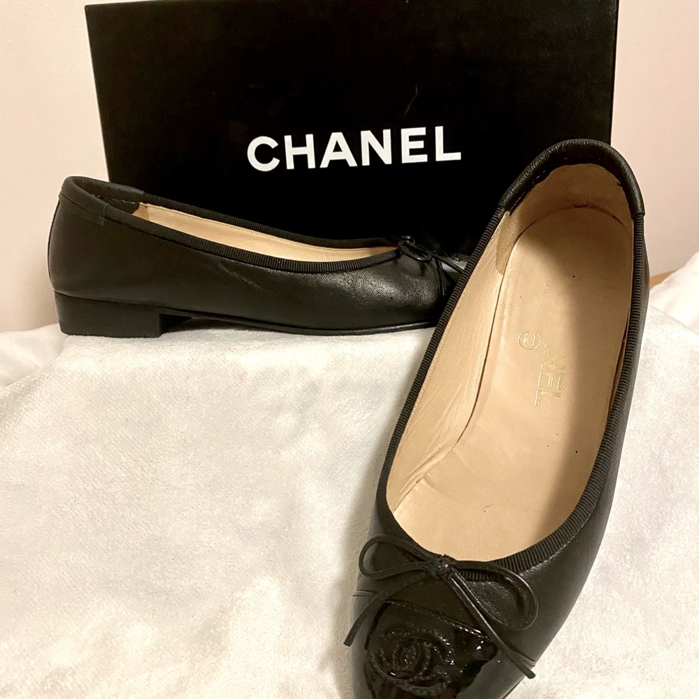 Authentic Chanel ballerina flats, black on black